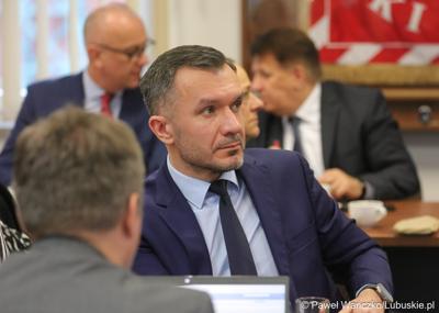 Łukasz Pabierowski na spotkaniu networkingowym dla biznesu w Słubicach  