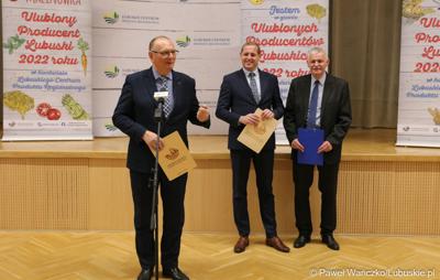 Uczestnicy konferencji prasowej, podczas której oficjalnie ogłoszono wyniki w konkursu na Ulubionego Producenta Lubuskiego 2023 roku