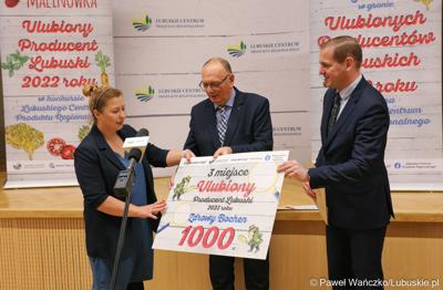 Uczestnicy konferencji prasowej, podczas której oficjalnie ogłoszono wyniki w konkursu na Ulubionego Producenta Lubuskiego 2023 roku