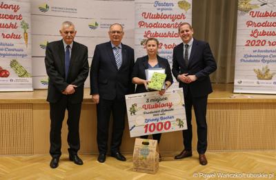 Uczestnicy konferencji prasowej, podczas której oficjalnie ogłoszono wyniki w konkursu na Ulubionego Producenta Lubuskiego 2023 roku
