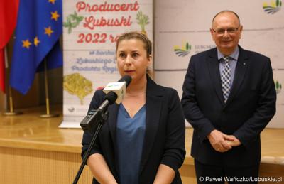 Uczestnicy konferencji prasowej, podczas której oficjalnie ogłoszono wyniki w konkursu na Ulubionego Producenta Lubuskiego 2023 roku