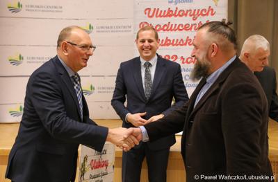 Uczestnicy konferencji prasowej, podczas której oficjalnie ogłoszono wyniki w konkursu na Ulubionego Producenta Lubuskiego 2023 roku