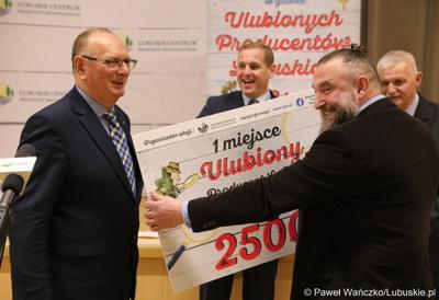 Uczestnicy konferencji prasowej, podczas której oficjalnie ogłoszono wyniki w konkursu na Ulubionego Producenta Lubuskiego 2023 roku