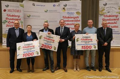 Uczestnicy konferencji prasowej, podczas której oficjalnie ogłoszono wyniki w konkursu na Ulubionego Producenta Lubuskiego 2023 roku