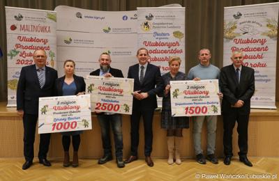 Uczestnicy konferencji prasowej, podczas której oficjalnie ogłoszono wyniki w konkursu na Ulubionego Producenta Lubuskiego 2023 roku