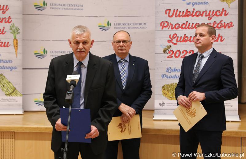 Uczestnicy konferencji prasowej, podczas której oficjalnie ogłoszono wyniki w konkursu na Ulubionego Producenta Lubuskiego 2023 roku