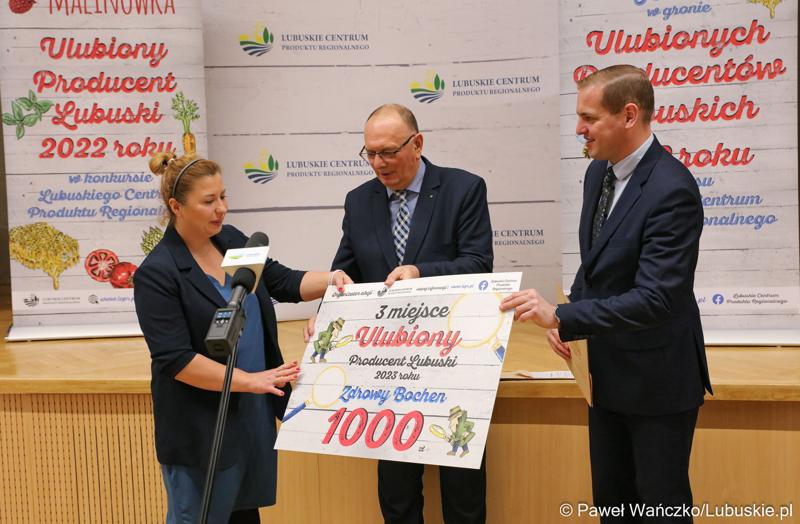 Uczestnicy konferencji prasowej, podczas której oficjalnie ogłoszono wyniki w konkursu na Ulubionego Producenta Lubuskiego 2023 roku