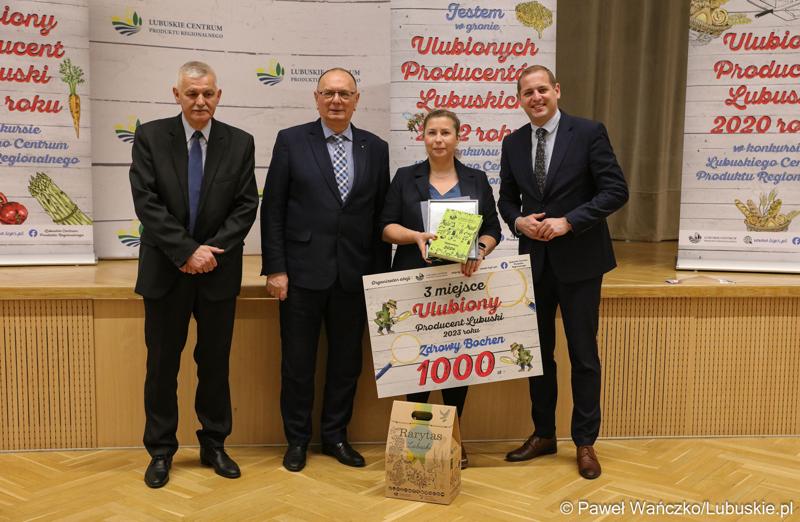 Uczestnicy konferencji prasowej, podczas której oficjalnie ogłoszono wyniki w konkursu na Ulubionego Producenta Lubuskiego 2023 roku