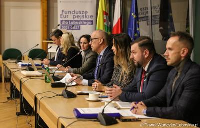 Uczestnicy spotkania Instytucji Zarządzającej programem „Fundusze Europejskie dla Lubuskiego 2021-2027” z partnerstwem jednostek samorządu terytorialnego