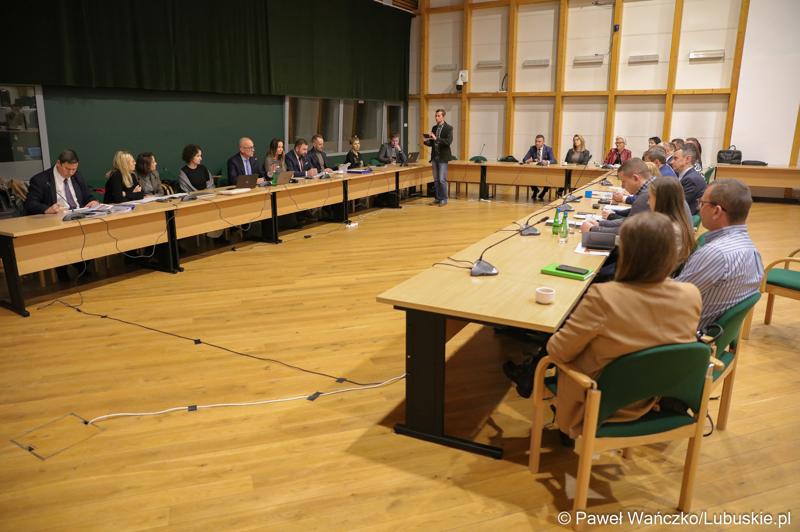 Uczestnicy spotkania Instytucji Zarządzającej programem „Fundusze Europejskie dla Lubuskiego 2021-2027” z partnerstwem jednostek samorządu terytorialnego
