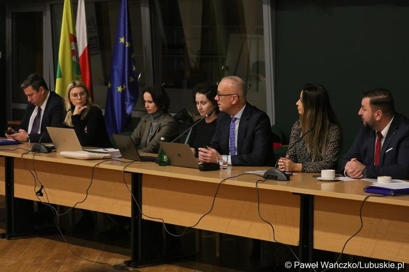 Uczestnicy spotkania Instytucji Zarządzającej programem „Fundusze Europejskie dla Lubuskiego 2021-2027” z partnerstwem jednostek samorządu terytorialnego