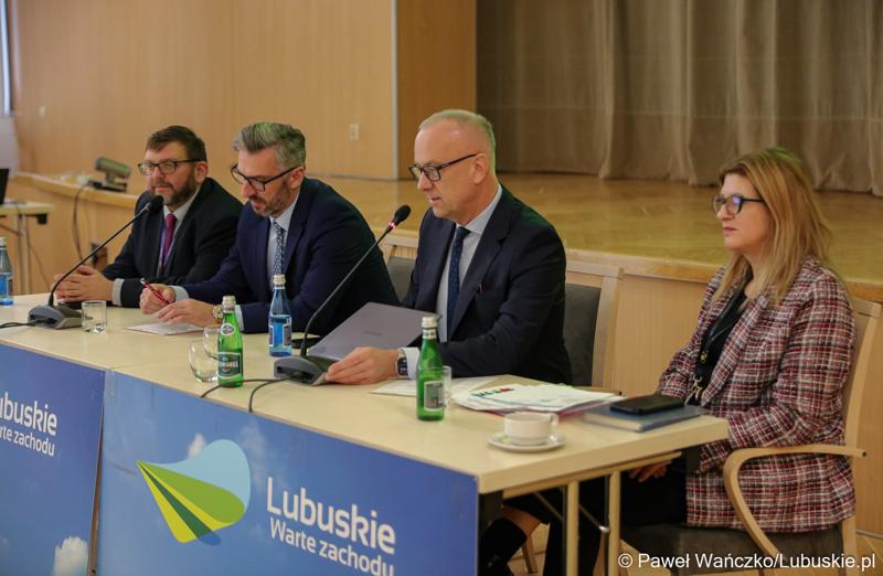 Posiedzenie Lubuskiego Zespół ds. Szkolnictwa Wyższego w Sali Kolumnowej w siedzibie Urzędu Marszałkowskiego Województwa Lubuskiego