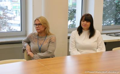 Pracowniczki urzędu marszałkowskiego uhonorowane za długoletni staż pracy
