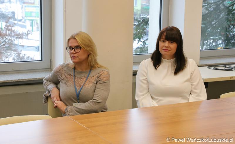 Pracowniczki urzędu marszałkowskiego uhonorowane za długoletni staż pracy
