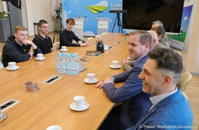 Spotkanie wicemarszałka Łukasza Poryckiego z uczniami Zespołu Szkół Technicznych w Zielonej Górze