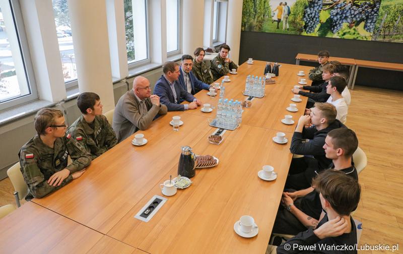 Spotkanie wicemarszałka Łukasza Poryckiego z uczniami Zespołu Szkół Technicznych w Zielonej Górze