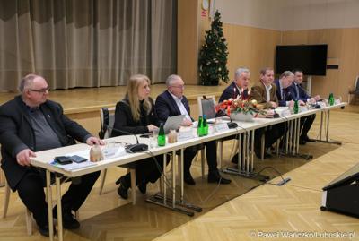 Uczestnicy posiedzenia lubuskiej Wojewódzkiej Rady Dialogu Społecznego w Sali Kolumnowej urzędu marszałkowskiego w Zielonej Górze