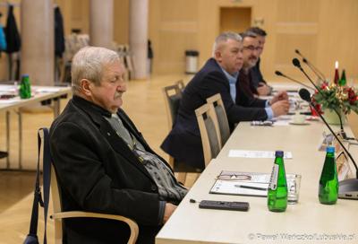 Uczestnicy posiedzenia lubuskiej Wojewódzkiej Rady Dialogu Społecznego w Sali Kolumnowej urzędu marszałkowskiego w Zielonej Górze