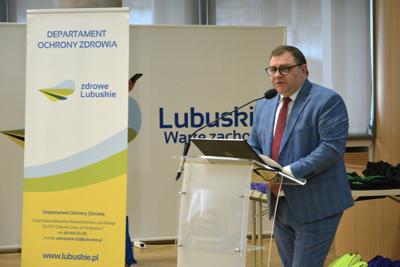 8 grudnia 2023 r. w Sali Kolumnowej w Urzędzie Marszałkowskim Województwa Lubuskiego odbyła się konferencja z okazji obchodów Światowego Dnia AIDS,  przypadającego 1 grudnia. W konferencji wziął udział członek Zarządu Województwa Lubuskiego Grzegorz Potęga. 