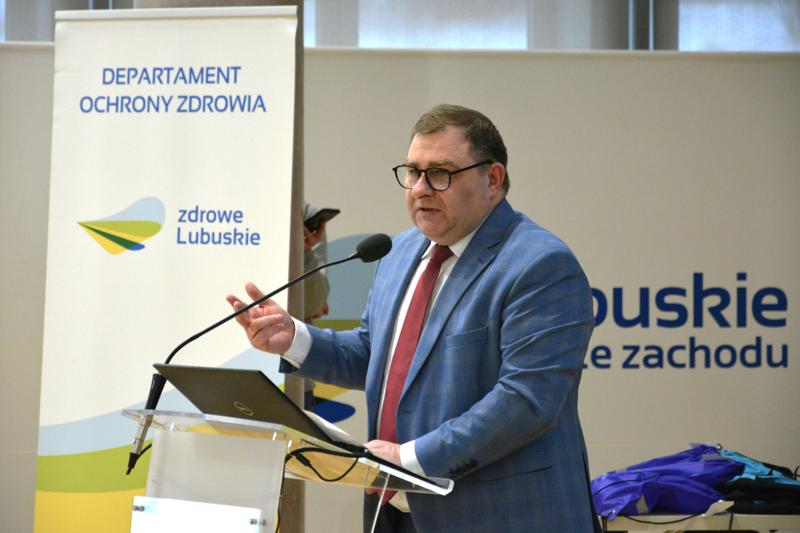 8 grudnia 2023 r. w Sali Kolumnowej w Urzędzie Marszałkowskim Województwa Lubuskiego odbyła się konferencja z okazji obchodów Światowego Dnia AIDS,  przypadającego 1 grudnia. W konferencji wziął udział członek Zarządu Województwa Lubuskiego Grzegorz Potęga.