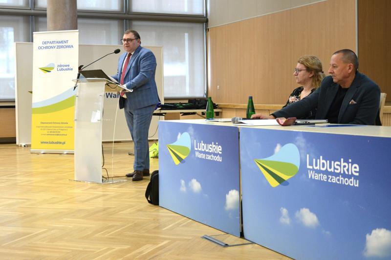8 grudnia 2023 r. w Sali Kolumnowej w Urzędzie Marszałkowskim Województwa Lubuskiego odbyła się konferencja z okazji obchodów Światowego Dnia AIDS,  przypadającego 1 grudnia. W konferencji wziął udział członek Zarządu Województwa Lubuskiego Grzegorz Potęga.