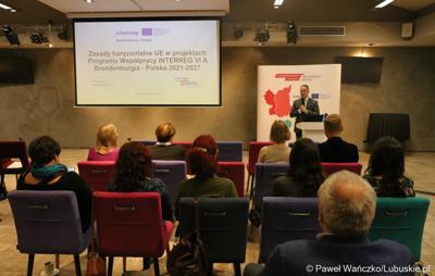 Uczestnicy szkolenia z zasad horyzontalnych w programie Interreg