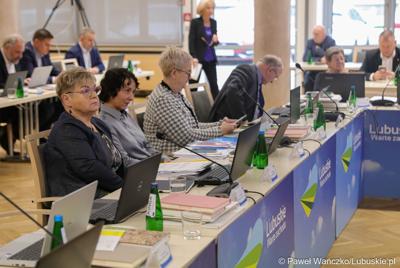 Radni podczas LX zwyczajnej sesji Sejmiku Województwa Lubuskiego