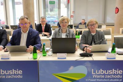 Radni podczas LX zwyczajnej sesji Sejmiku Województwa Lubuskiego
