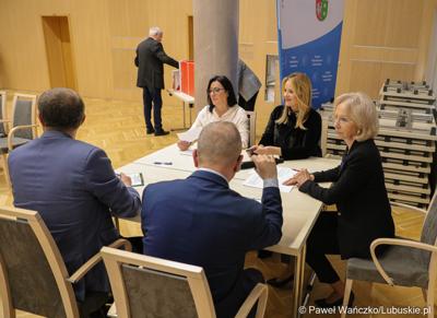 Uczestnicy LX zwyczajnej sesja Sejmiku Województwa Lubuskiego