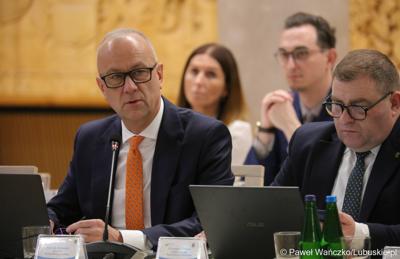 Od lewej: marszałek woj. lubuskiego Marcin Jabłoński oraz członek zarządu Grzegorz Potęga 
