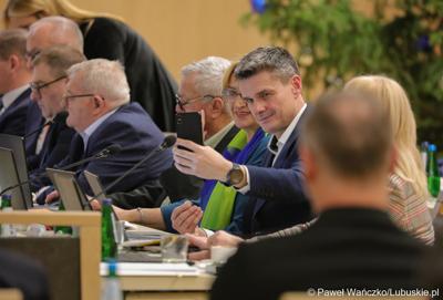 Radni podczas LX zwyczajnej sesji Sejmiku Województwa Lubuskiego
