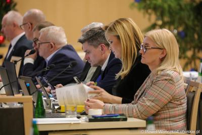 Radni podczas LX zwyczajnej sesji Sejmiku Województwa Lubuskiego