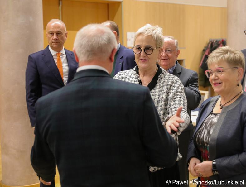 Zbigniew Kołodziej odbiera gratulacje po wyborze na stanowisko Wicemarszałka Województwa Lubuskiego