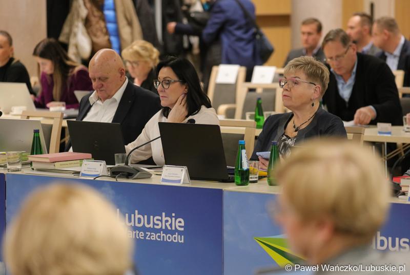 Radni podczas LX zwyczajnej sesji Sejmiku Województwa Lubuskiego