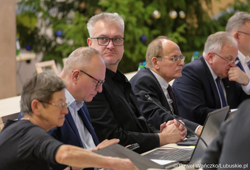 Radni podczas LX zwyczajnej sesji Sejmiku Województwa Lubuskiego