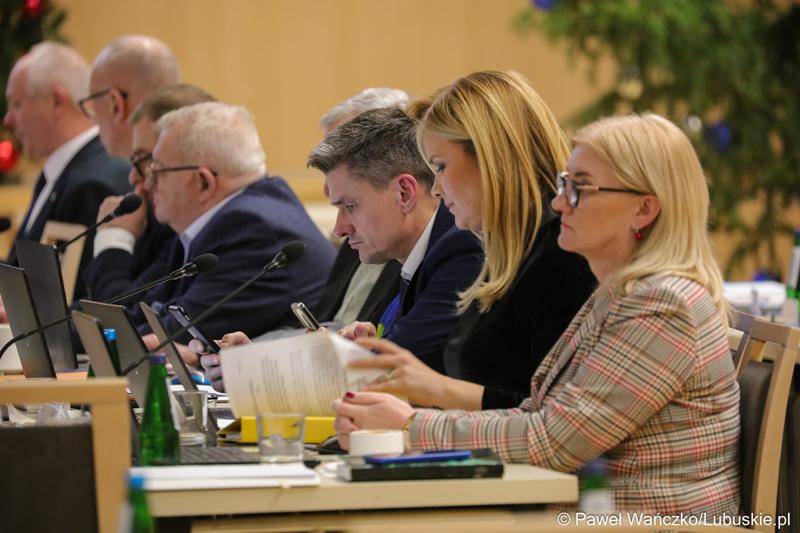 Radni podczas LX zwyczajnej sesji Sejmiku Województwa Lubuskiego