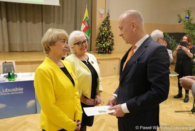 Grażyna Dobroczyńska oraz Krystyna Kumek podczas sesji Sejmiku Województwa Lubuskiego zostały wyróżnione "Odznakami Honorowymi za Zasługi dla Województwa Lubuskiego"

