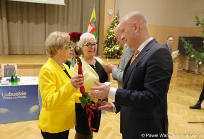 Grażyna Dobroczyńska oraz Krystyna Kumek podczas sesji Sejmiku Województwa Lubuskiego zostały wyróżnione "Odznakami Honorowymi za Zasługi dla Województwa Lubuskiego"
