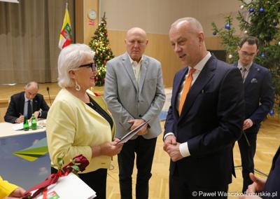 Grażyna Dobroczyńska oraz Krystyna Kumek podczas sesji Sejmiku Województwa Lubuskiego zostały wyróżnione "Odznakami Honorowymi za Zasługi dla Województwa Lubuskiego"
