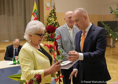 Grażyna Dobroczyńska oraz Krystyna Kumek podczas sesji Sejmiku Województwa Lubuskiego zostały wyróżnione "Odznakami Honorowymi za Zasługi dla Województwa Lubuskiego"
