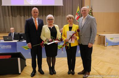 Grażyna Dobroczyńska oraz Krystyna Kumek podczas sesji Sejmiku Województwa Lubuskiego zostały wyróżnione "Odznakami Honorowymi za Zasługi dla Województwa Lubuskiego"
