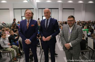 Od lewej: prezes Hertz New Technologies Zygmunt Rafał Trzaskowski, Marszałek Województwa Lubuskiego Marcin Jabłoński oraz dyrektor Departamentu Rozwoju i Innowacji urzędu marszałkowskiego dr Jarosław Flakowski