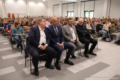 Uczestnicy pierwszej lekcji z cyklu „Kosmiczne Rewolucje” w Parku Technologii Kosmicznych w Nowym Kisielinie Zielonej Górze. 