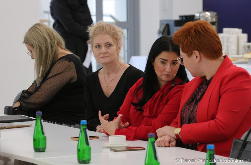 Uczestniczki spotkania Instytucji Zarządzającej programem „Fundusze Europejskie dla Lubuskiego 2021-2027” z partnerstwem jednostek samorządu terytorialnego w Łęknicy