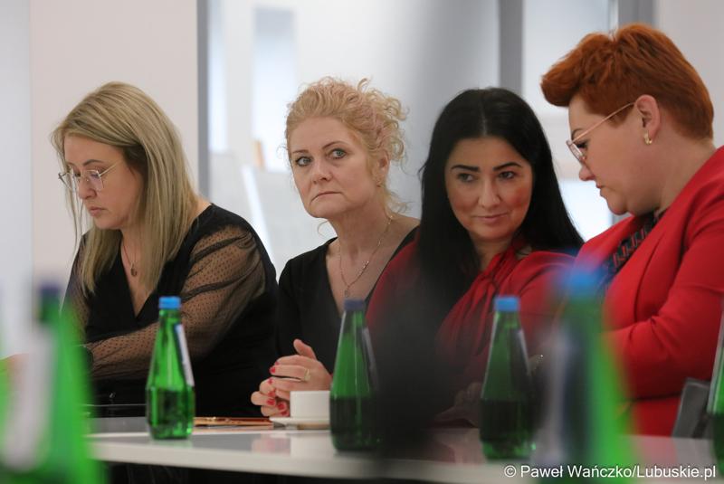 Uczestnicy spotkania Instytucji Zarządzającej programem „Fundusze Europejskie dla Lubuskiego 2021-2027” z partnerstwem jednostek samorządu terytorialnego w Łęknicy