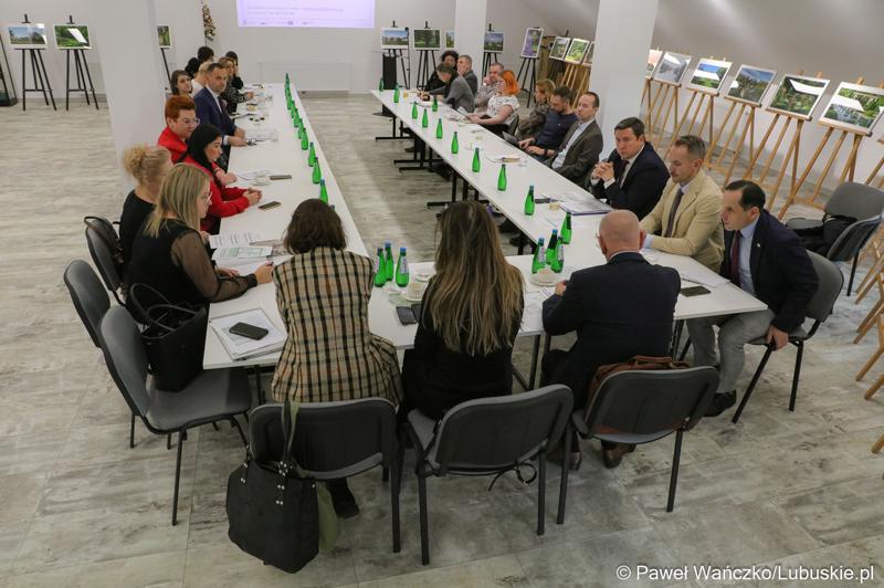 Spotkanie Instytucji Zarządzającej programem „Fundusze Europejskie dla Lubuskiego 2021-2027” z partnerstwem jednostek samorządu terytorialnego w Łęknicy