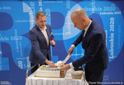 Marszałek Województwa Lubuskiego Marcin Jabłoński (z prawej) oraz Wicemarszałek Łukasz Porycki