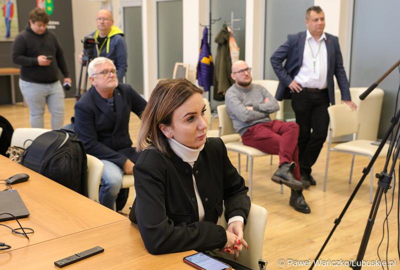 Uczestnicy konferencji prasowej w Sali Prasowej Urzędu Marszałkowskiego Województwa Lubuskiego w Zielonej Górze