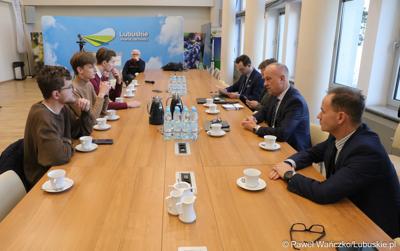 Spotkanie marszałka z przedstawicielami Młodzieżowego Sejmiku Województwa Lubuskiego 