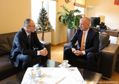 Marszałek Województwa Lubuskiego Marcin Jabłoński (z prawej) oraz Wojewoda Lubuski Marek Cebula